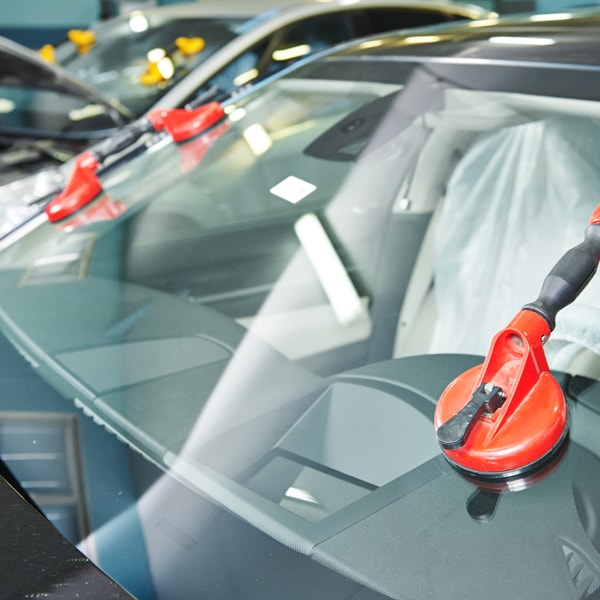 What auto glass company to call when windshield is shattered 